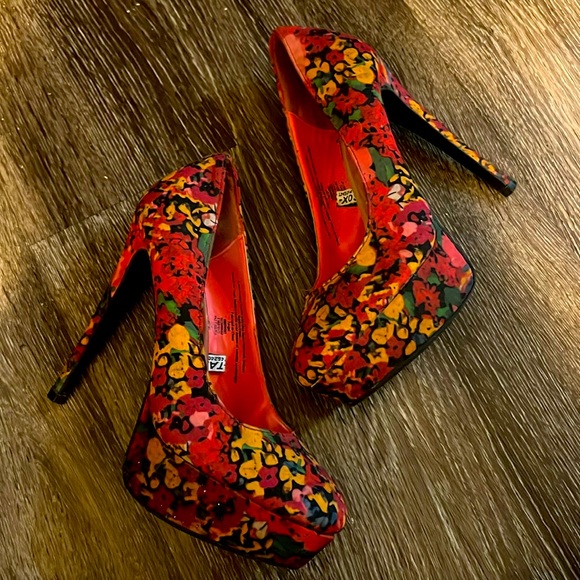 Xhilaration Floral Heels - Picture 1 of 8